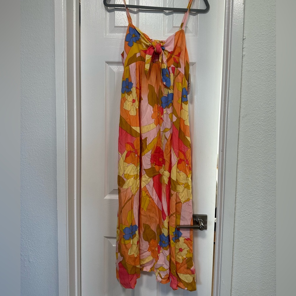 Never been worn Billabong groovy floral print dress